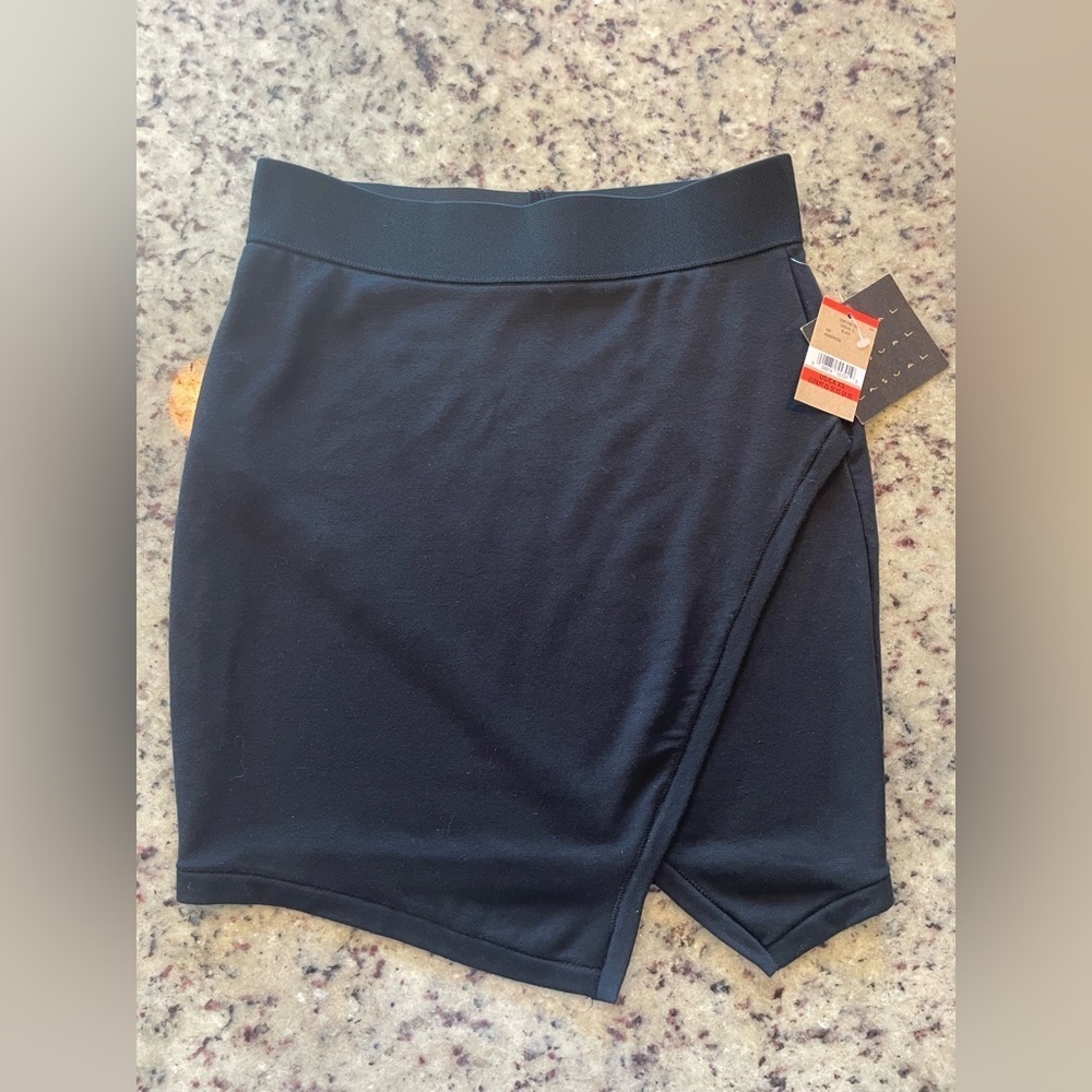 NWT Rachel Roy, Black stretch Women's Skirt size extra small